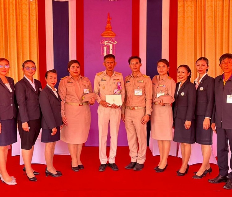   ว่าที่ร้อยตรีต่อพงษ์ สุขประเสริฐ ผอ.ศว.ขอนแก่น พร้อมด้วย คณะบุคลากร เข้าร่วมรับเสด็จ สมเด็จพระกนิษฐาธิราชเจ้า กรมสมเด็จพระเทพรัตนราชสุดาฯ สยามบรมราชกุมารี 
